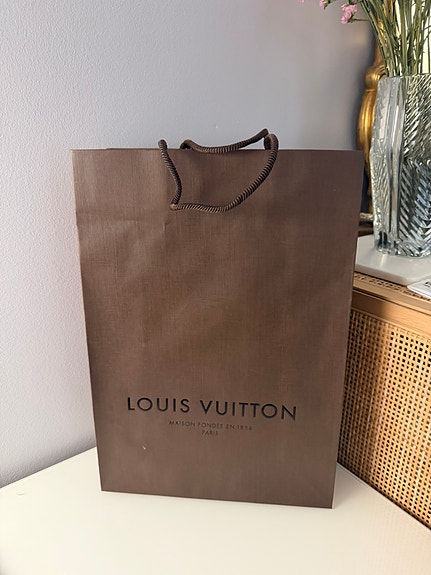 Louis Vuitton paperikassi