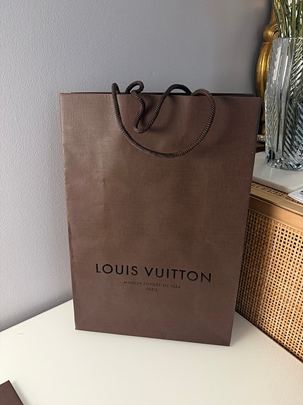 Louis Vuitton paperikassi