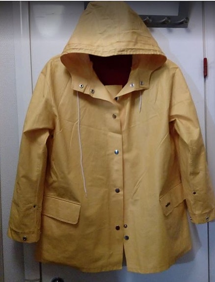 RUKKA vintage  keltainen.  sadetakki  koko   44 -  46.