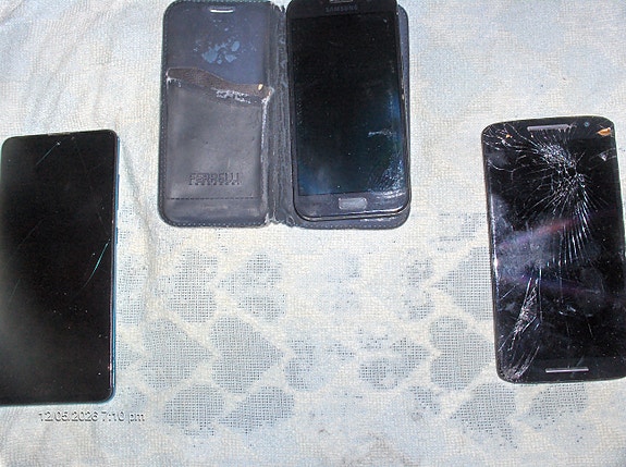 Samsung 3 kpl+ motorola 1 kpl viallisia, yht.100e