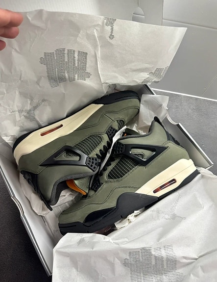 Nike Air Jordan 4 x UNDEFEATED