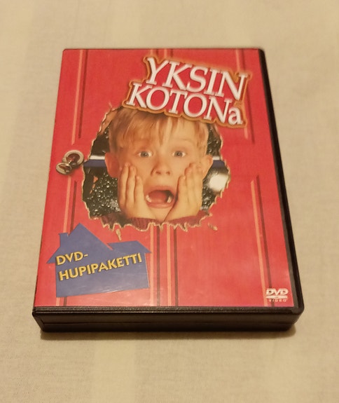 Yksin kotona 1-4 DVD-hupipaketti