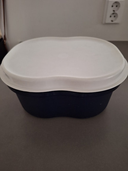 Tupperware leipälaatikko