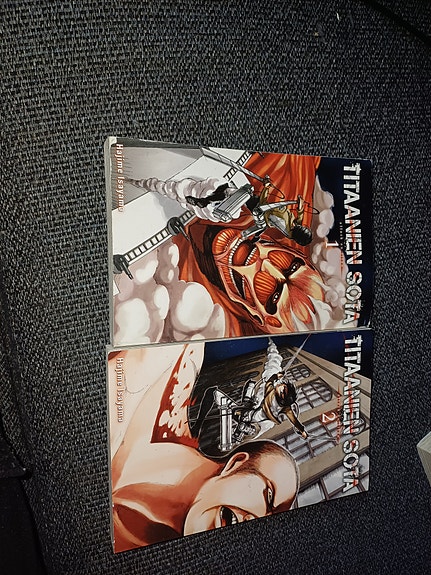 Titaanien sota manga kirjat