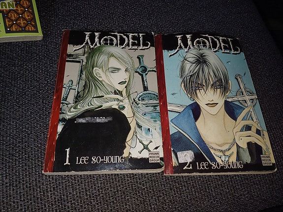Mobel manga kirjat