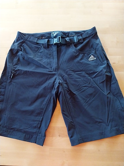 Adidas shortsit