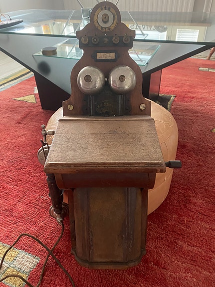 Seinäpuhelin LM Ericsson