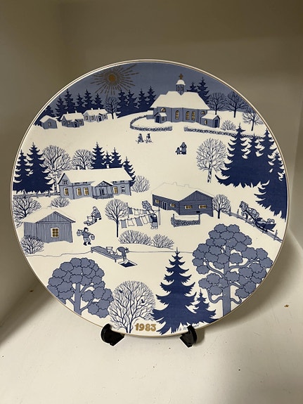 Arabia joululautanen, 1983, Raija Uosikkinen