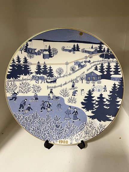 Arabia joululautanen, 1982, Raija Uosikkinen