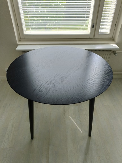 Pohjanmaan kalusteen Aino ruokapöytä 110cm halkaisija. Ostettu Iskusta.