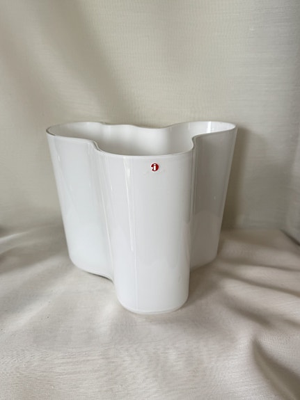 Aalto maljakko, 160mm, opaalinvalkoinen