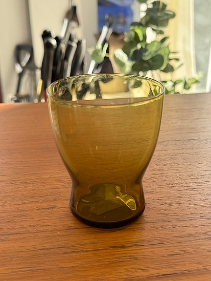 Saara Hopea 1710 lasi, amber