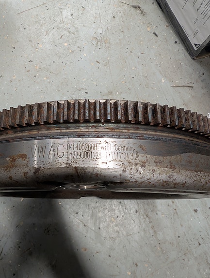 VAG 2.0 tdi dsg 4x4 kaksoismassavauhtipyörä 04L105266H