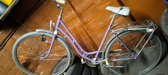 Myydään 28 tuumainen vaihteeton polkupyörä