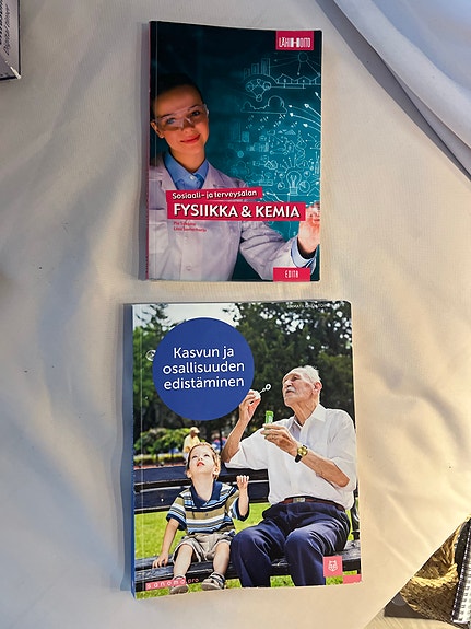 Lähihoitajan oppikirjoja