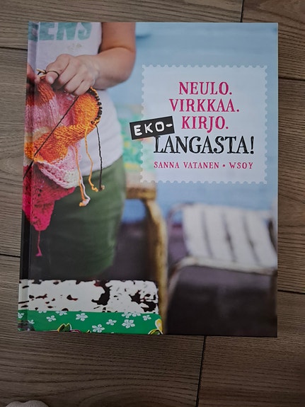 Neulo, virkkaa, kirjo ekolangasta! -kirja (Sanna Vatanen)