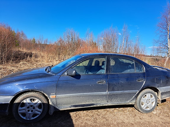 Toyota Avensis purkuun