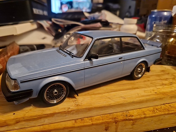 Volvo 242 Turbo -pienoismalli 1:18