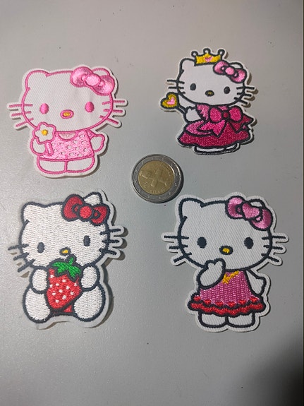 Hello Kitty kangasmerkit