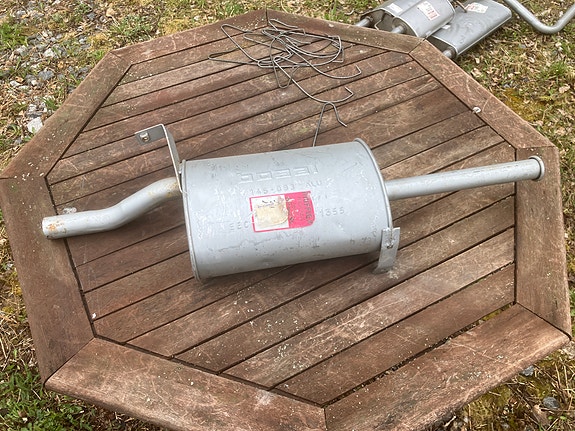 Nissan Sunny N13/B12 Sedan/Farmari 1.6 Kat Peräpönttö 88-91