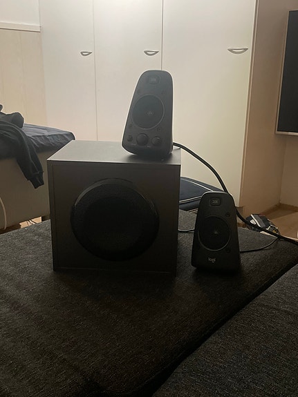 Logitech 2.1 kaiutinjärjestelmä subwooferilla