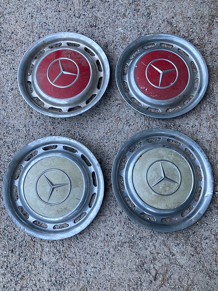 Mercedes-Benz pölykapselit 4 kpl