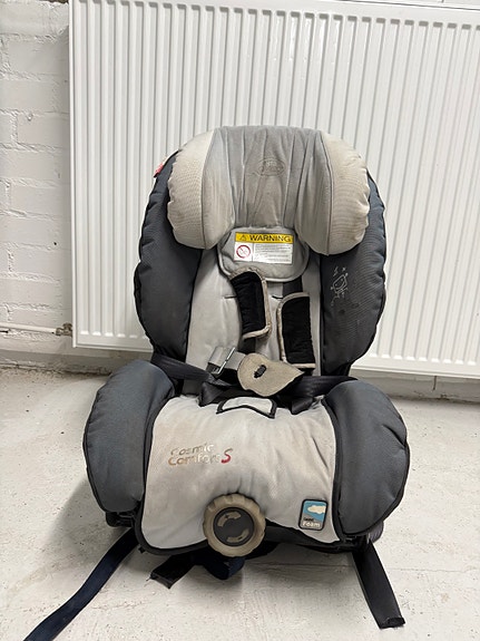 Akta Graco Cosmic Comfort S -turvaistuin. Sopii lapselle noin 0–25 kg.