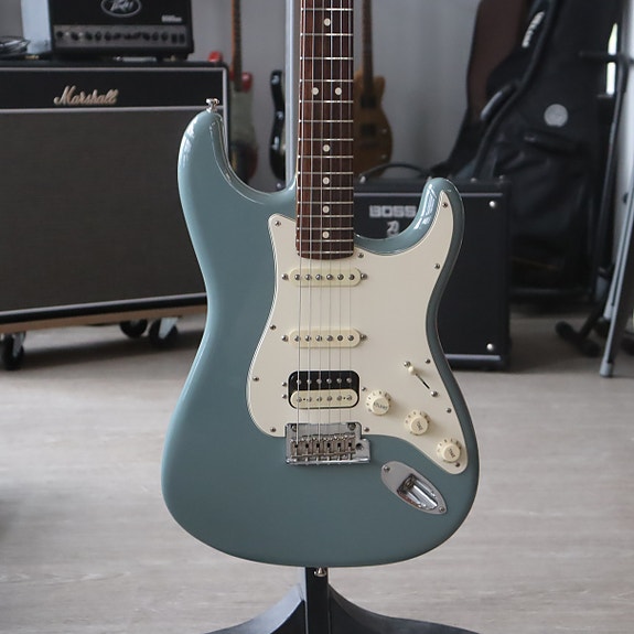 Fender American Pro Stratocaster HSS ShawBucker 2018 sähkökitara