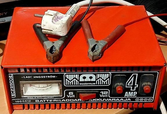 Laturi Absaar 6V / 12V