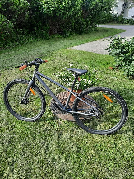Helkama maastopyörä 27,5" harmaa.