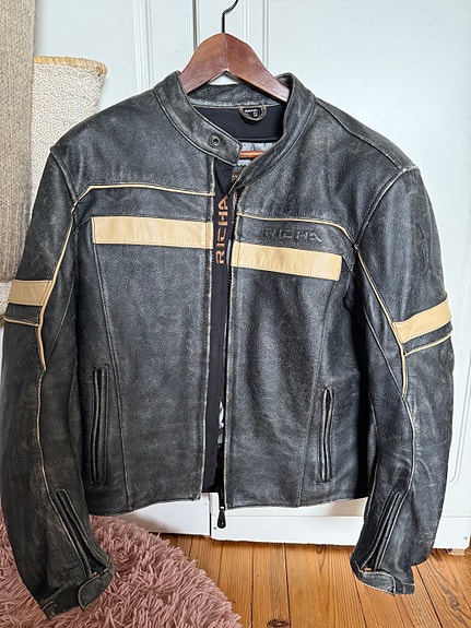 Nahkainen ajotakki