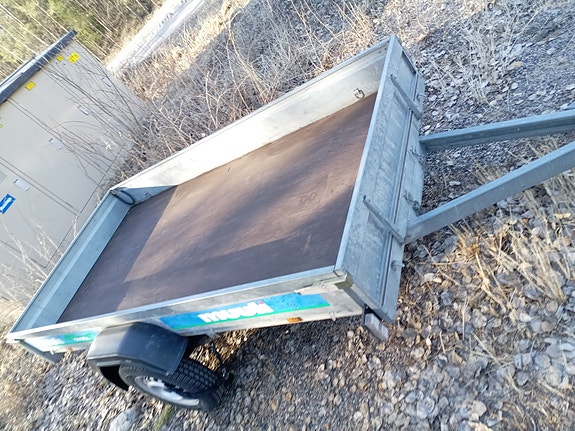 Peräkärry muuli 1400L kippaava