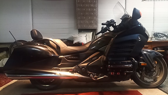 Vanteet Honda GL1800 Gold Wingiin huonoilla renkailla.