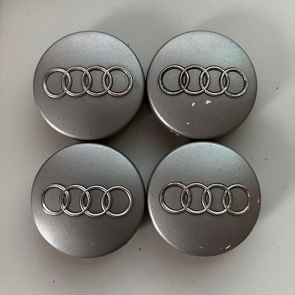 Audi vanteiden keskikupit 4 kpl