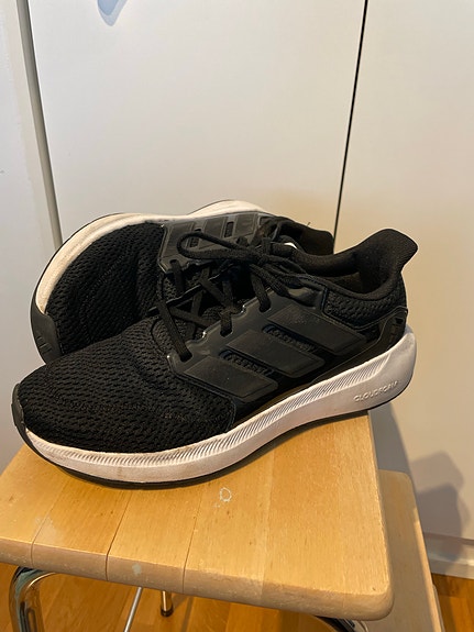 Adidas vapaa-ajan kengät koko 40 musta