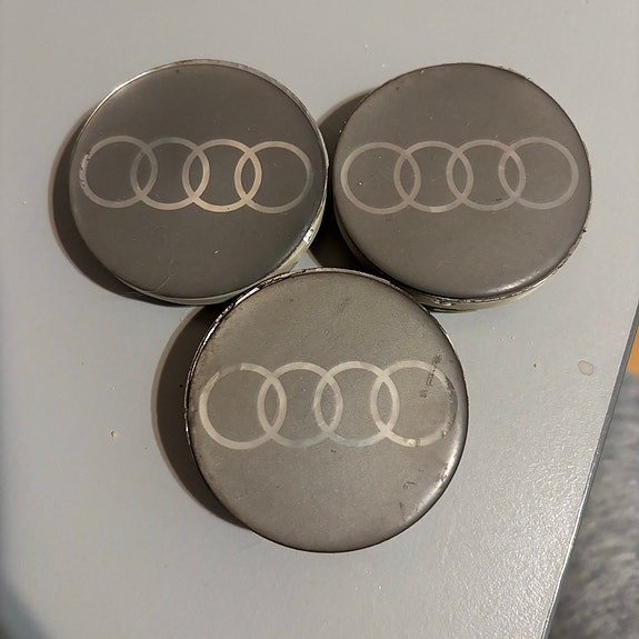 Audi vanteiden keskikupit 55 mm 3 kpl
