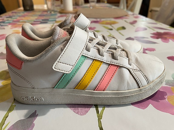 Adidaksen lenkkarit 35