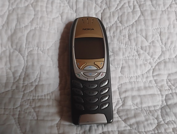 Myydään matkapuhelin Nokia 6310