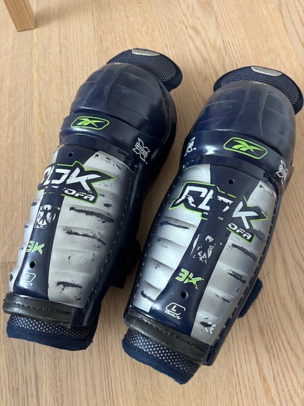 Reebok 3K jääkiekkopolvisuojat koko 120-130cm