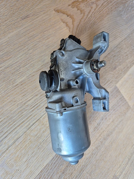 Mitsubishi Outlander PHEV tuulilasinpyyhkijän moottori 59300-3471