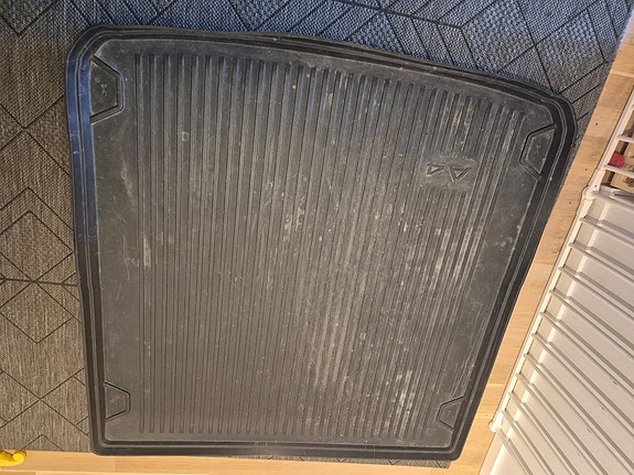 Audi A4 tavaratilan matto 8W9 061 180