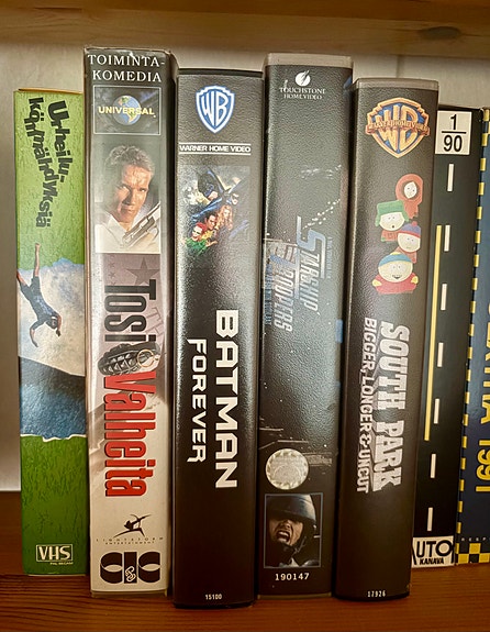 VHS-elokuvapaketti Batman, South Park ym.