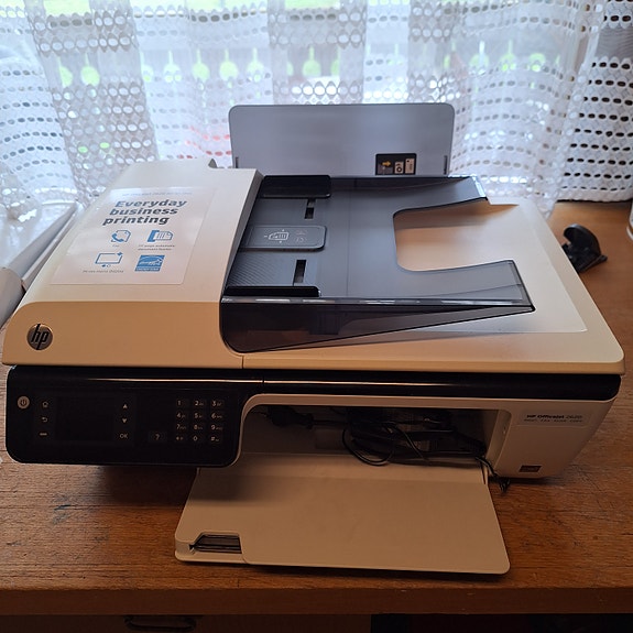 HP monitoimitulostin skannerilla ja kopiokoneella