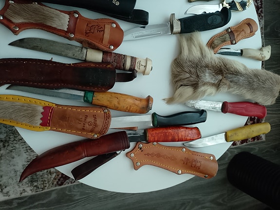 Puukko, puukkoja