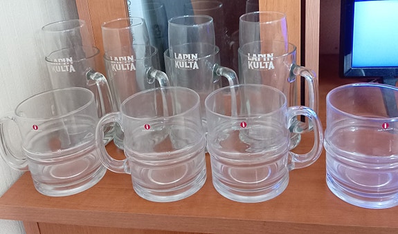Olut tuopit ja lasit