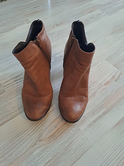 Ruskeat nilkkurit 40