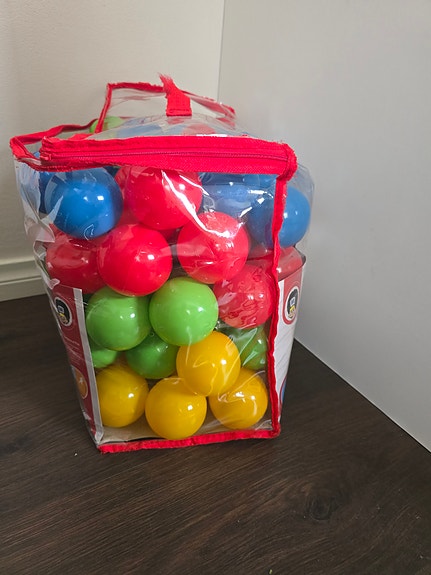 100 Play Balls leikkipallot pussissa