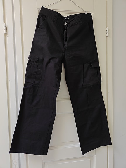 Cropp mustat reisitaskuhousut 40
