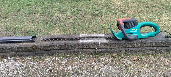 Bosch pensasleikkuri suojakotelolla