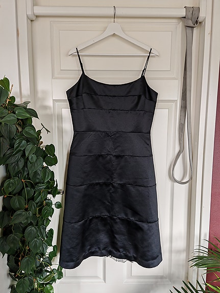 RIL'S musta satiininen bodycon mekko / pikkumusta, 42